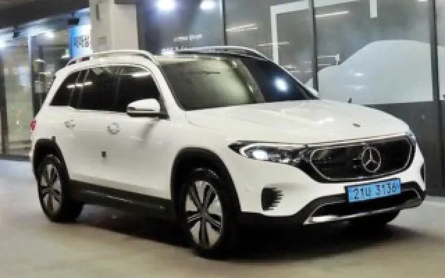 EQB (X243) EQB 300 4MATIC 일렉트릭 아트 벤츠 2024/06 7,554km